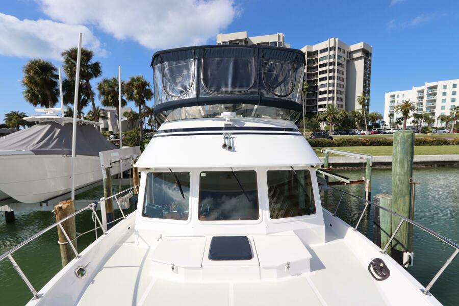 49' 2005 DeFever Cockpit Motor Yacht