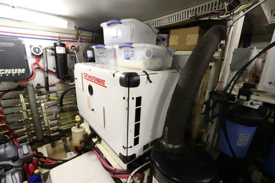 49' 2005 DeFever Cockpit Motor Yacht