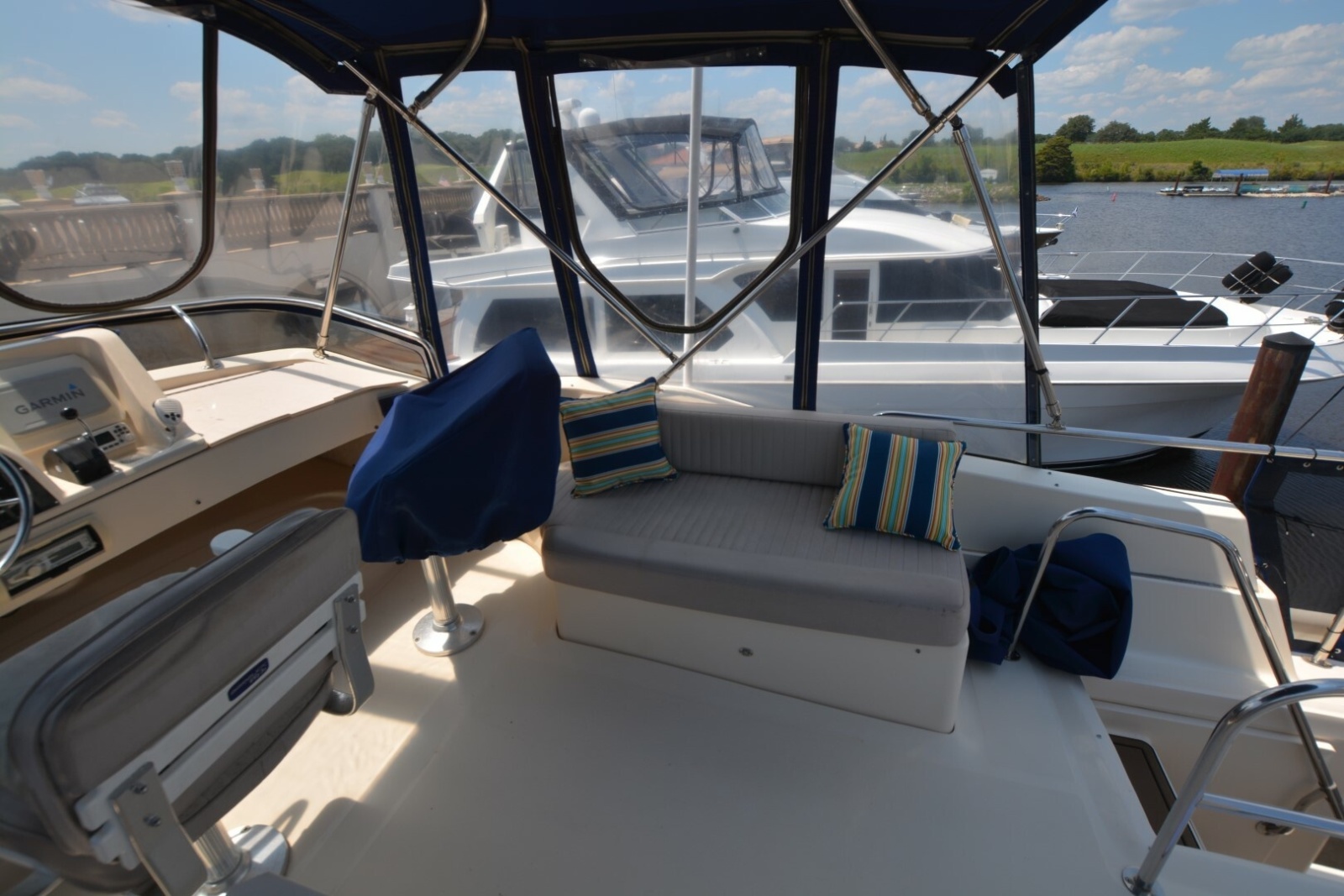 2005 Mainship 34 Trawler