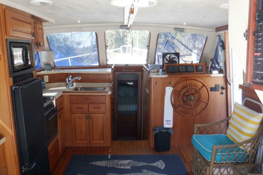 35' 1999 Mainship 350 Trawler