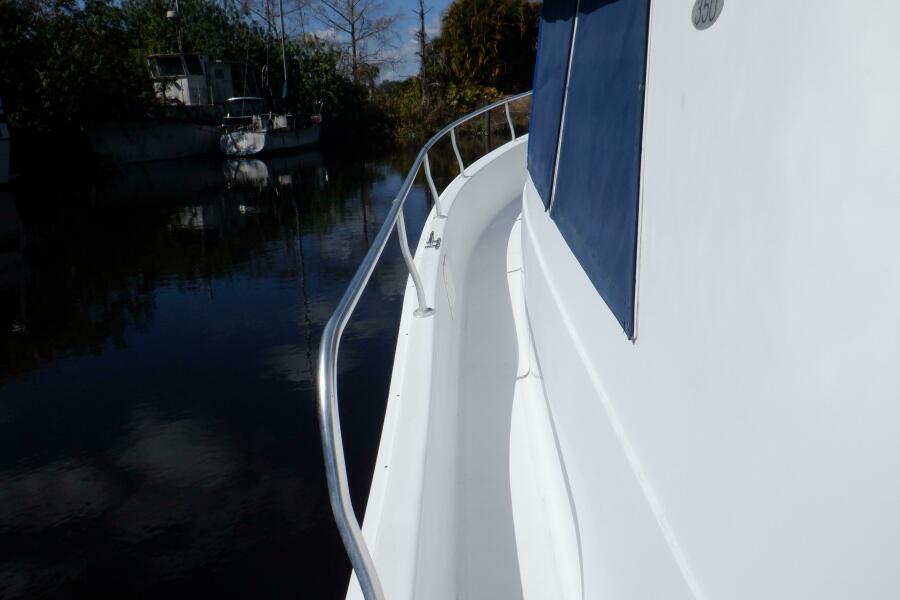 35' 1999 Mainship 350 Trawler