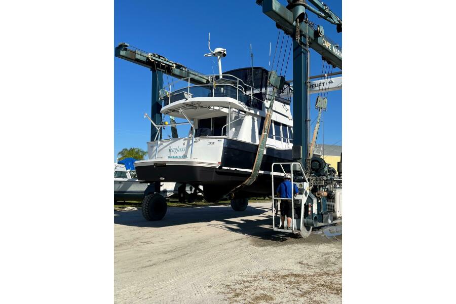 35' 1999 Mainship 350 Trawler