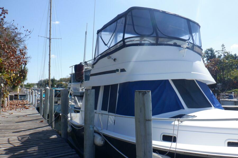 35' 1999 Mainship 350 Trawler