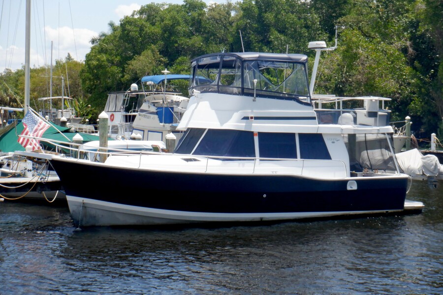 35' 1999 Mainship 350 Trawler