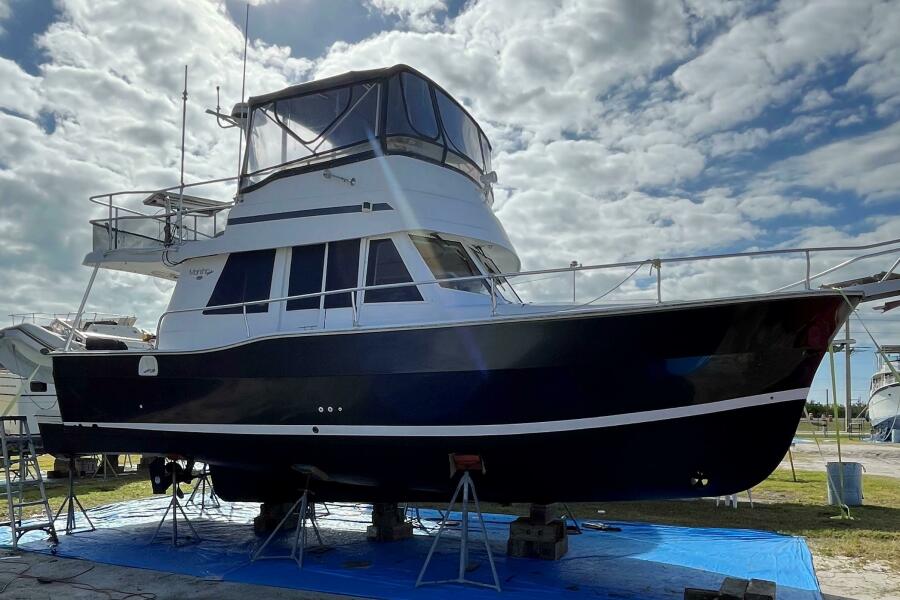 35' 1999 Mainship 350 Trawler