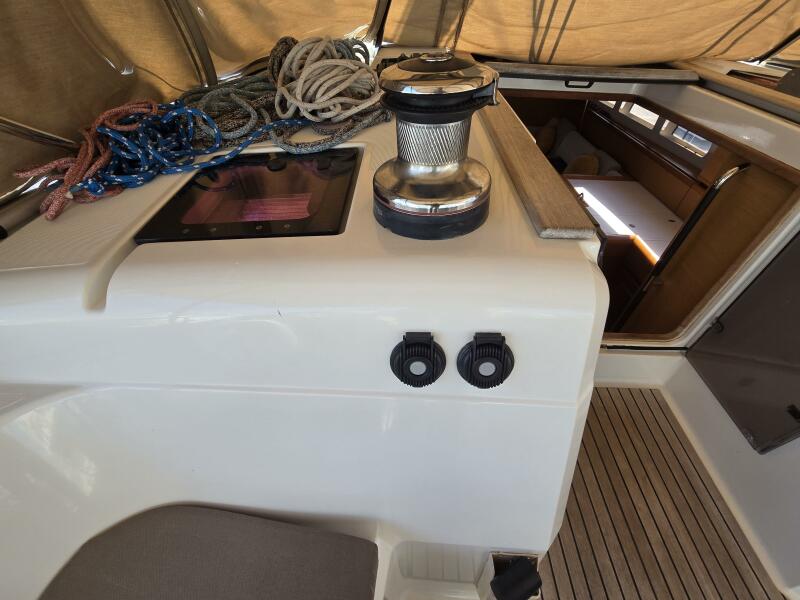 50' 2012 Jeanneau 509