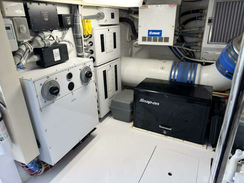 GLOMAR I 60ft Hatteras Yacht For Sale