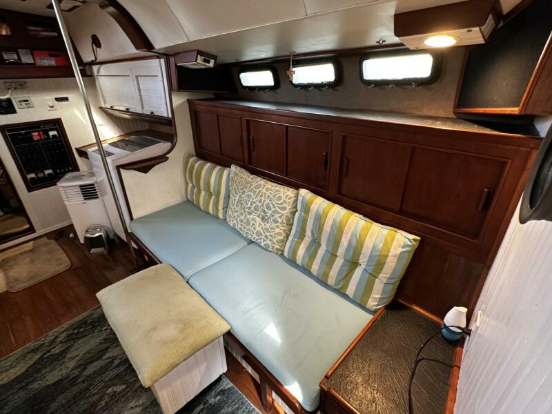 52' 1975 Morgan Out Island 51