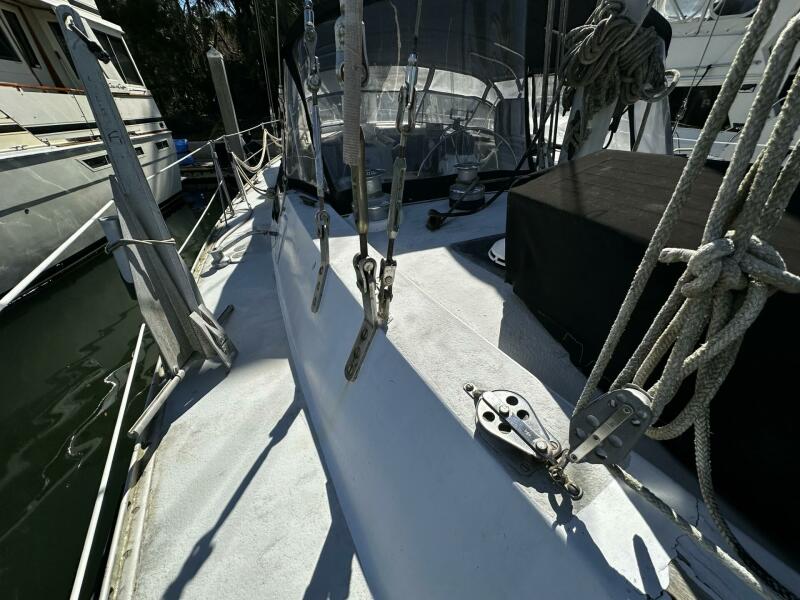 52' 1975 Morgan Out Island 51