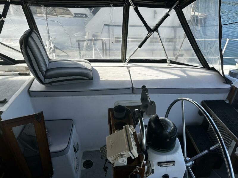 52' 1975 Morgan Out Island 51