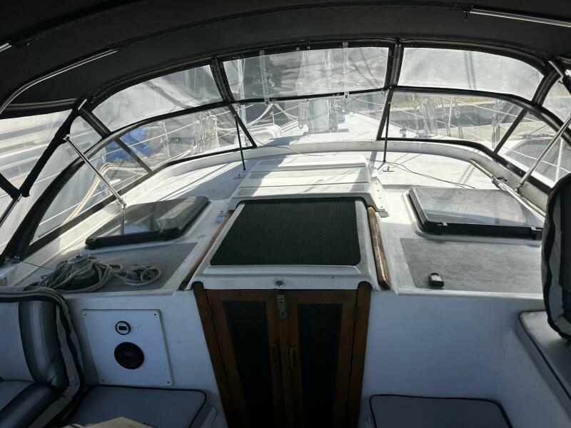 52' 1975 Morgan Out Island 51