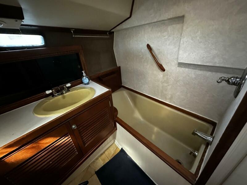 52' 1975 Morgan Out Island 51