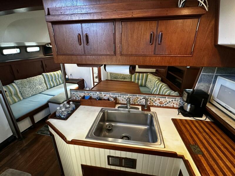 52' 1975 Morgan Out Island 51