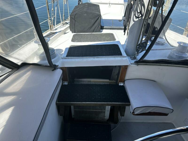 52' 1975 Morgan Out Island 51