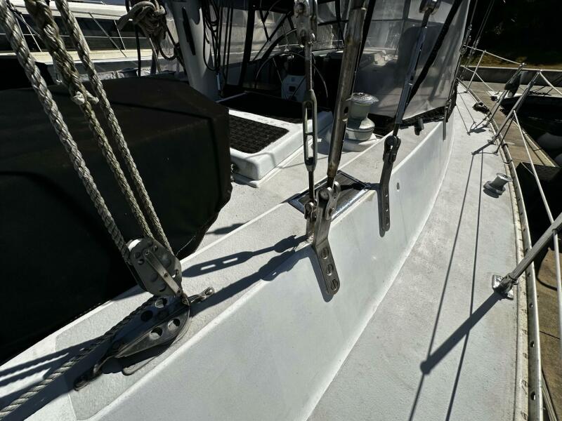 52' 1975 Morgan Out Island 51