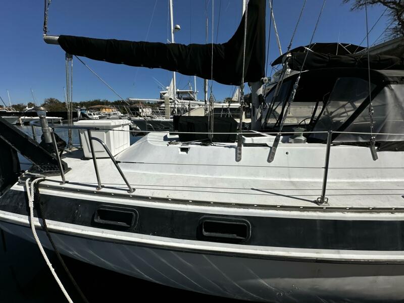 52' 1975 Morgan Out Island 51