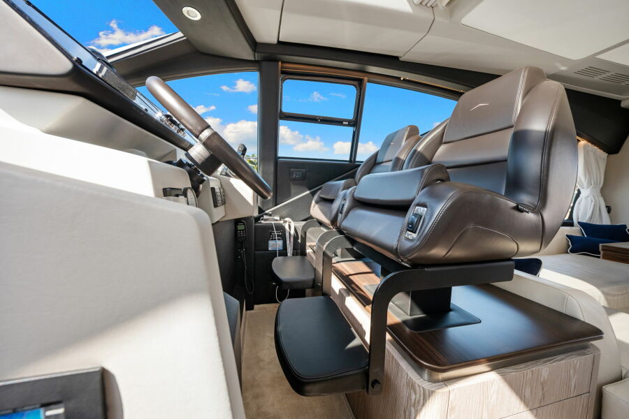 59' 2022 Azimut S6