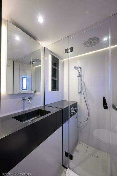 Sunreef 60 NERO- Head 