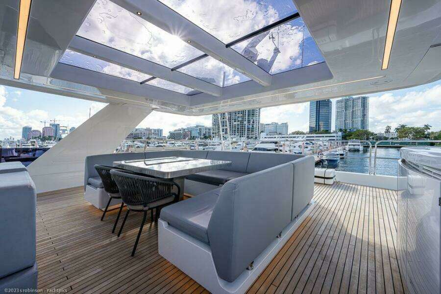 Sunreef 60 NERO- Flybridge