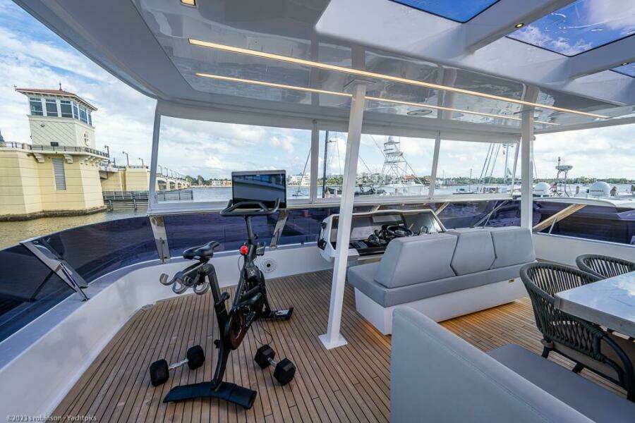 Sunreef 60 NERO- Flybridge