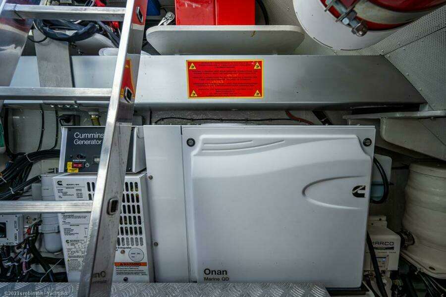 Sunreef 60 NERO- Engine Room