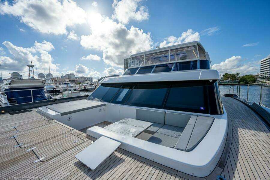 Sunreef 60 NERO- Bow 