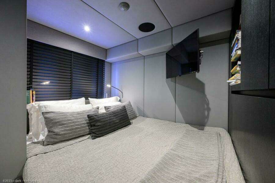 Sunreef 60 NERO- Aft Starboard Guest Cabin