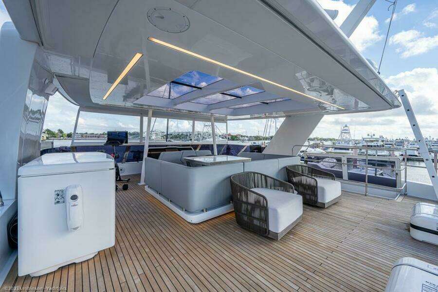 Sunreef 60 NERO- Flybridge