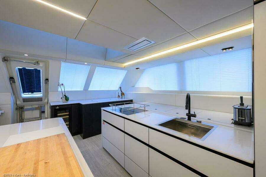 Sunreef 60 NERO- Galley