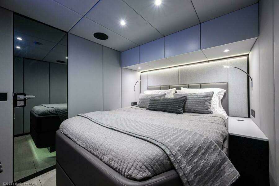 Sunreef 60 NERO- Mid Starboard Guest Cabin