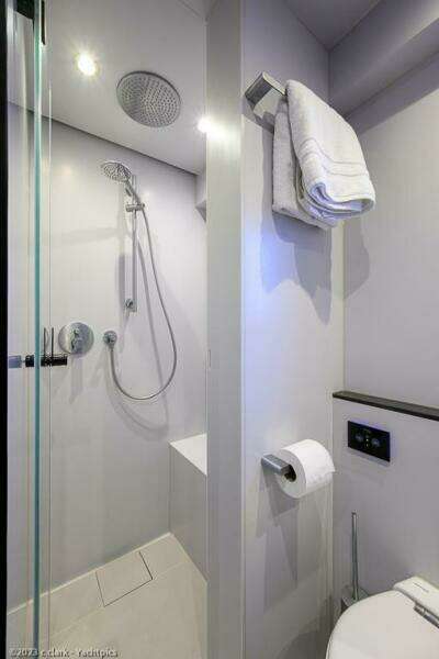 Sunreef 60 NERO- Head