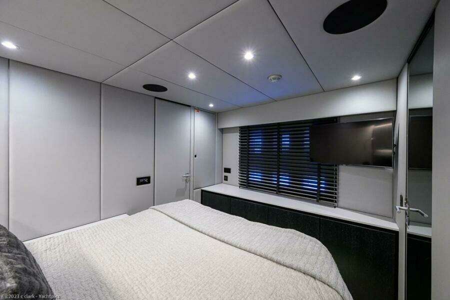 Sunreef 60 NERO- Forward Port Guest Cabin