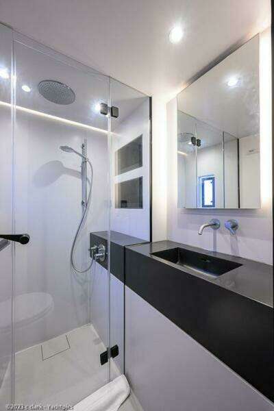 Sunreef 60 NERO- Head