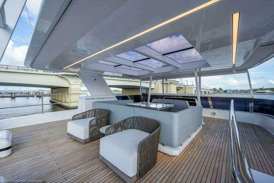 Sunreef 60 NERO- Flybridge