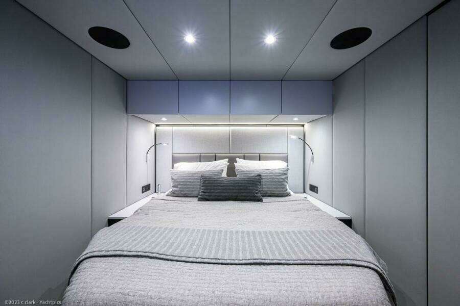 Sunreef 60 NERO- Mid Starboard Guest Cabin