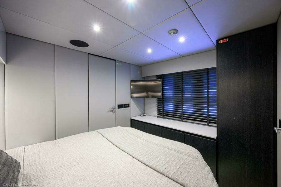 Sunreef 60 NERO- Mid Starboard Guest Cabin