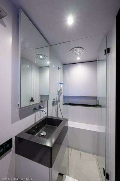 Sunreef 60 NERO- Head