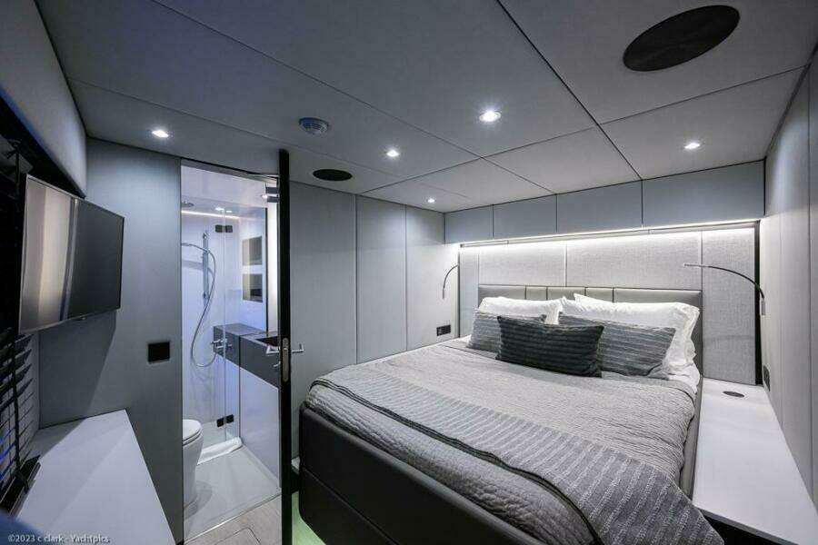 Sunreef 60 NERO- Forward Port Guest Cabin