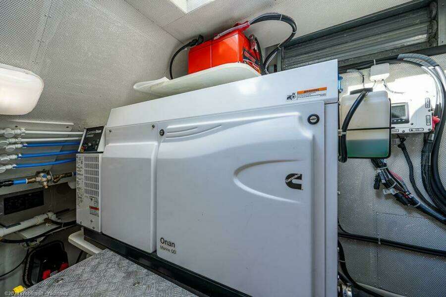 Sunreef 60 NERO- Engine Room