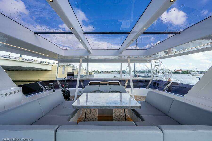 Sunreef 60 NERO- Flybridge