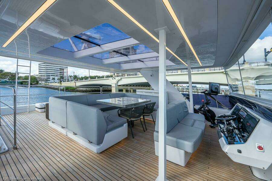 Sunreef 60 NERO- Flybridge