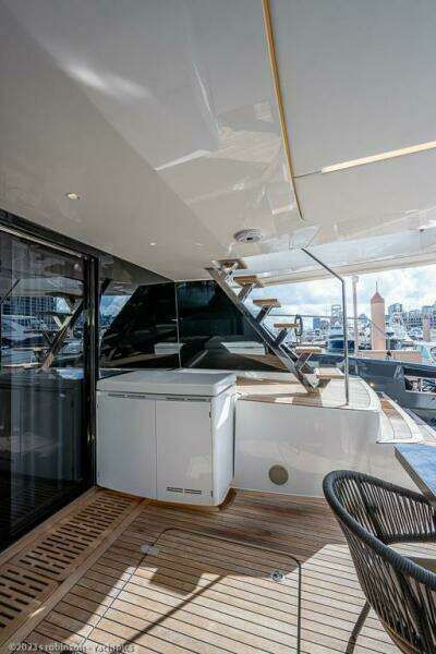 Sunreef 60 NERO- Cockpit