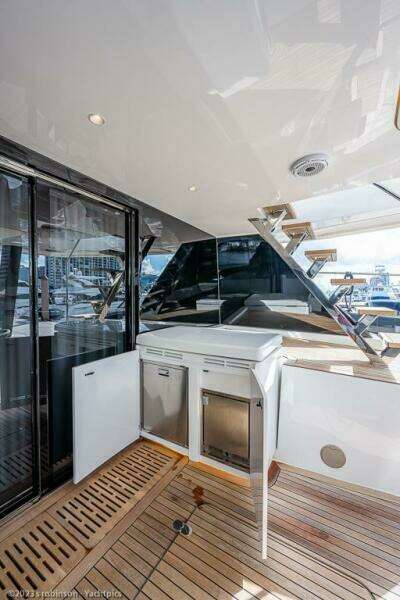 Sunreef 60 NERO- Cockpit