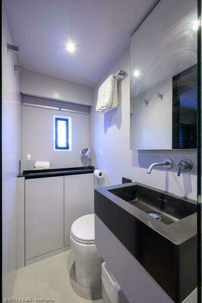 Sunreef 60 NERO- Head