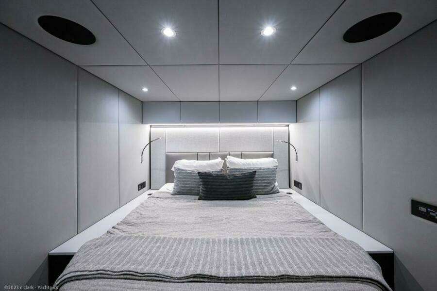 Sunreef 60 NERO- Forward Port Guest Cabin