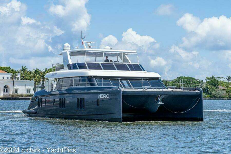 Sunreef 60 NERO- Profile