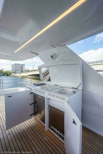 Sunreef 60 NERO- Flybridge