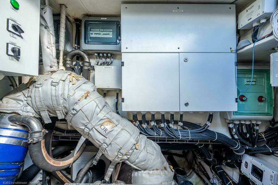 Sunreef 60 NERO- Engine Room