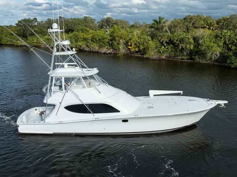 63' 2013 Hatteras GT63