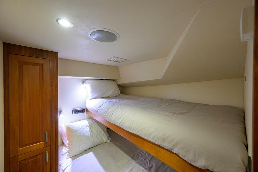 63' 2013 Hatteras GT63